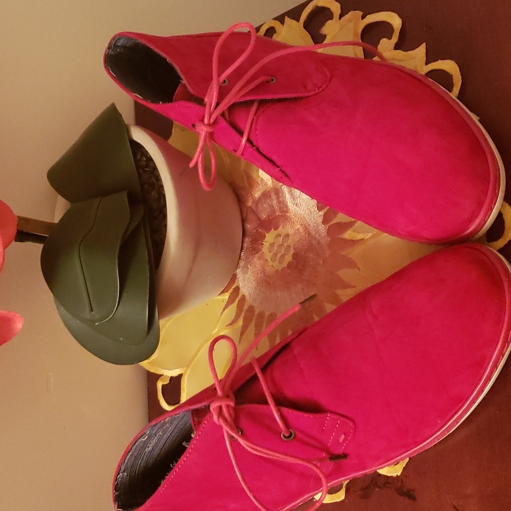 Men Red Suede Chukka Boots